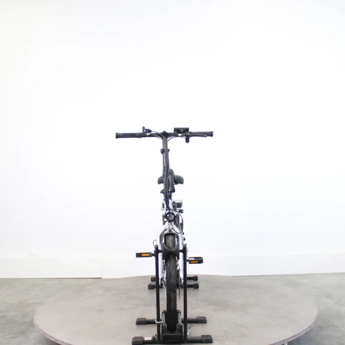 IMG_5812_1220x_crop_center